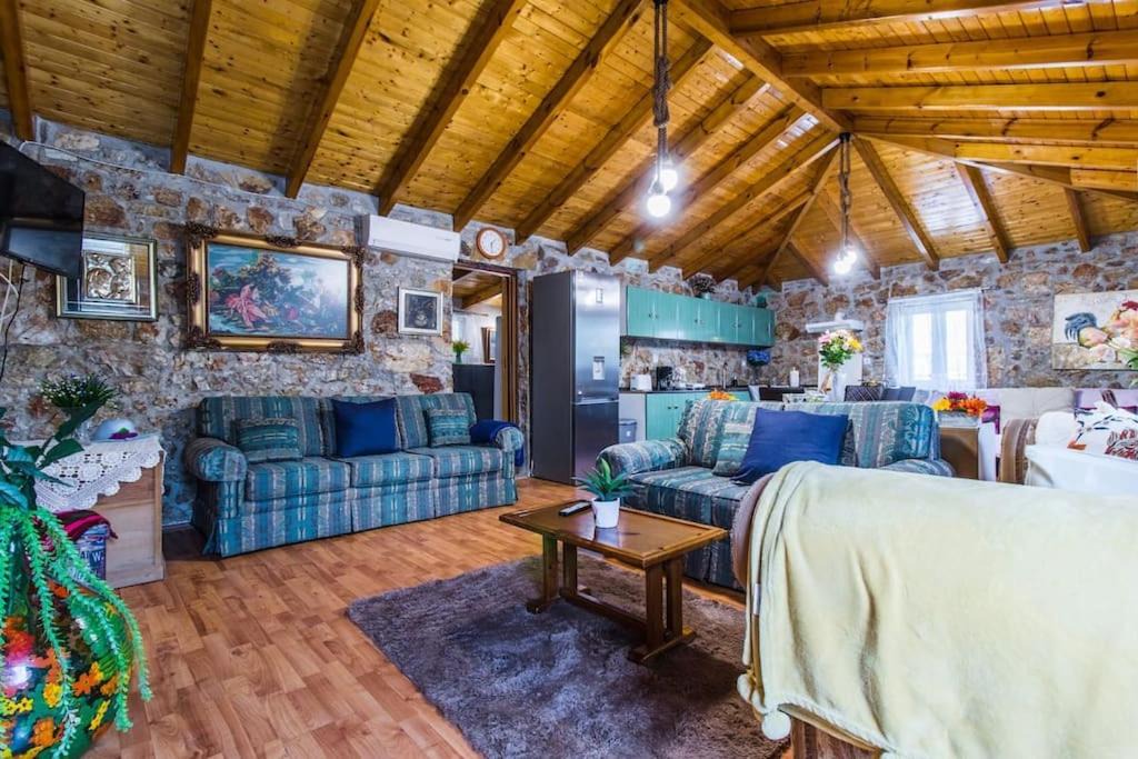 Photo of Livingroom in Lirkia