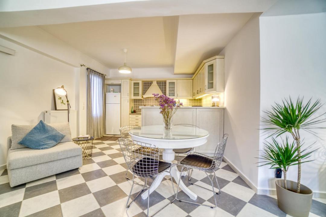 Photo of Livingroom in Paleopolis
