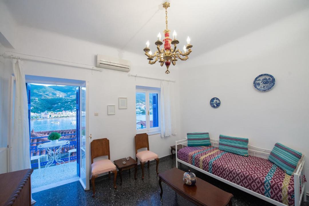 Photo of Livingroom in Poros