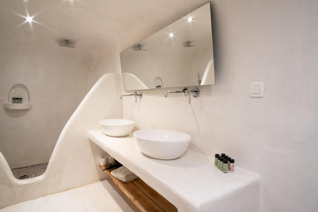 Photo of Bathroom in Fira