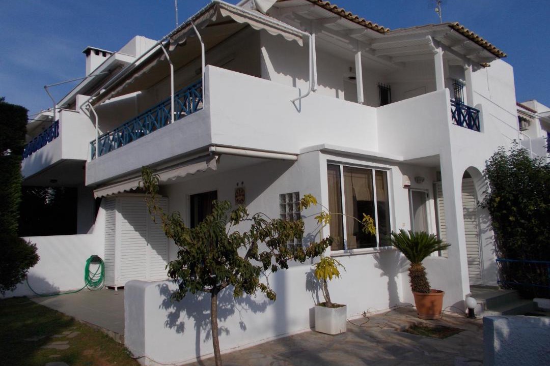 Photo of Buildings in Saronida