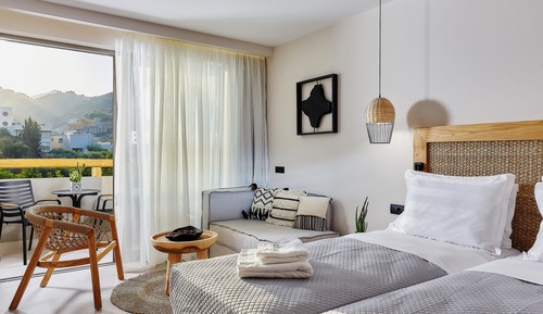Junior Suite, Garden or Side Sea View