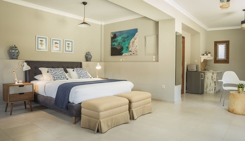 Superior Suite, Courtyard View (No 112)