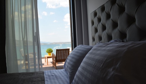 Honeymoon Suite, Hot Tub, Sea View