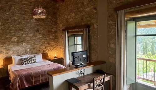 Deluxe Triple Room (Chemistry)