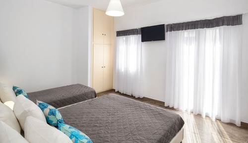 Economy Triple Room