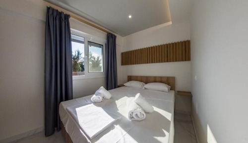 Suite, Pool View