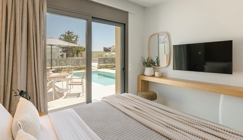 Superior Suite, Balcony, Pool View