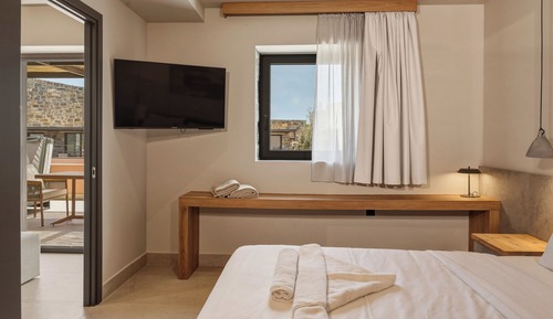 One Bedroom Suite with Outdoor Jetted Tub and Sea View