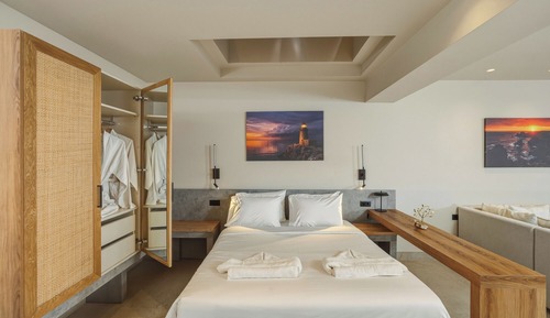 Seafront One Bedroom Cave Suite with Private Pool