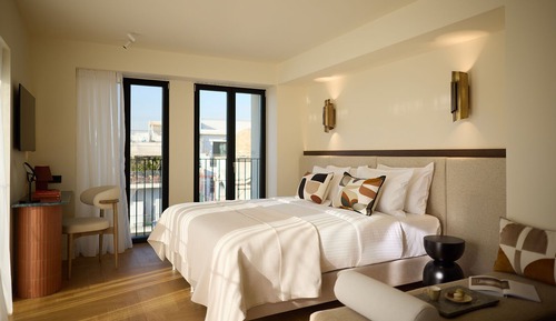 Elegant Room with City View