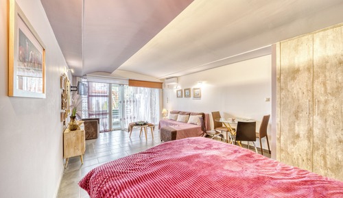 Studio, 1 Bedroom, Balcony, Garden View
