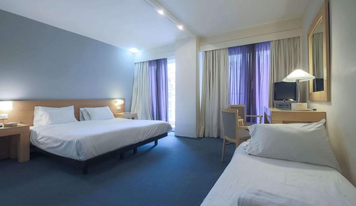 Family Room, 3 Twin Beds, Non Smoking (with Sofabed)