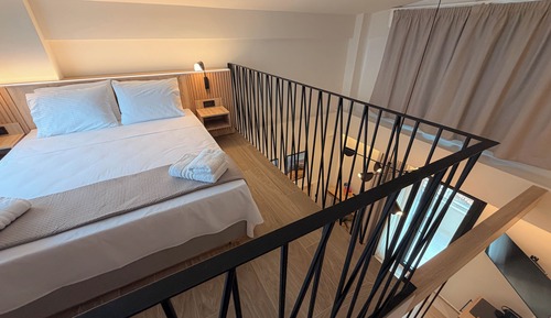 Deluxe Room - Split Level with Mountain View & Sea View