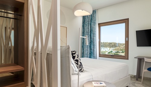 Junior Panorama Sea View Suite with Jetted Tub