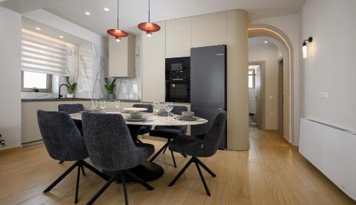 Two-Bedroom Deluxe Apartment with Balcony