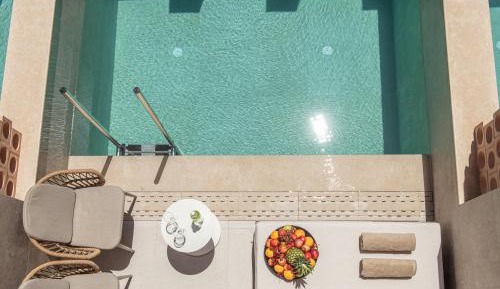 Signature Private Lagoon Swim Up & Sea View Overflow Heated Tub – Adults Only Complex