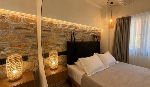 Deluxe Queen Suite