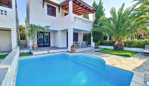Two-Bedroom Deluxe Apartment with Garden View