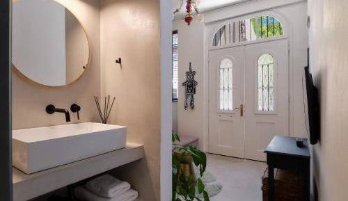 One-Bedroom Apartment with Garden