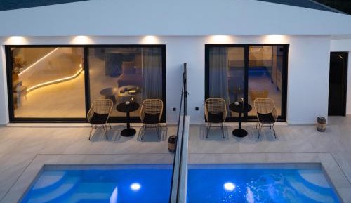 Suite with Private Pool