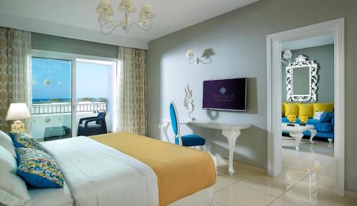 Deluxe Suite with Garden View