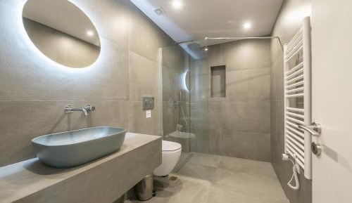 One-Bedroom Apartment with Balcony