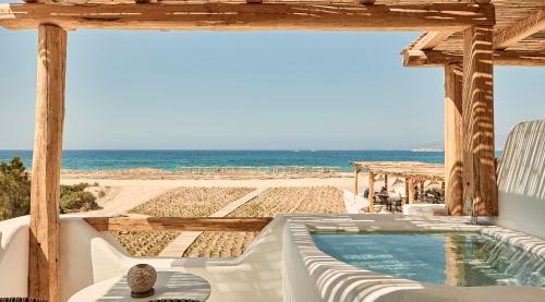  Deluxe Upper Floor Sea View Suite with Jet tub