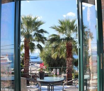 One-Bedroom Apartment with Sea View
