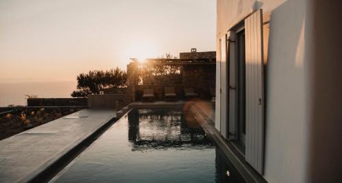 Signature King Suite with Terrace and Pool Access - Sea View/Non-Smoking