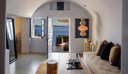 Signature Cave Suite with Volcano View