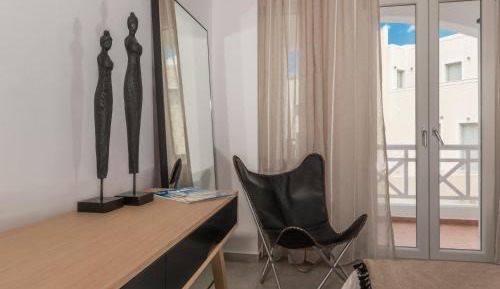 House (4 Adults)
