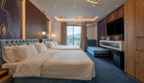 Deluxe Family Suite