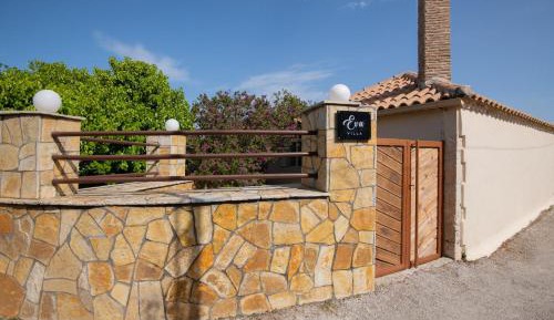 Villa with Garden View