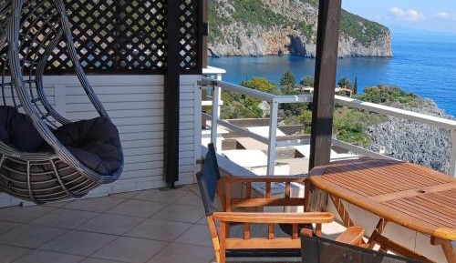 Deluxe Double Room with Balcony and Sea View