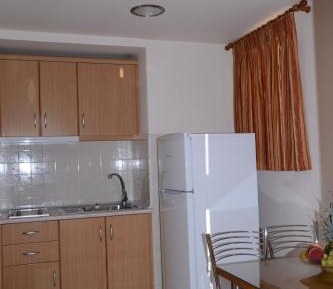 Large Studio (3 Guests)