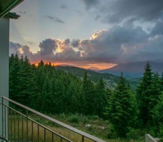 Double or Twin Room with Mountain View