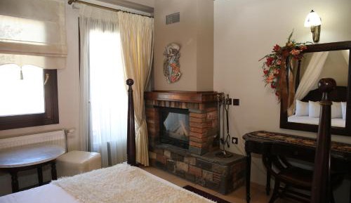 Deluxe Double Room with Lake and Village View