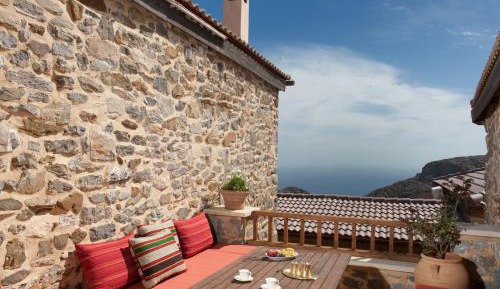 Split Level Apartment with Panoramic View