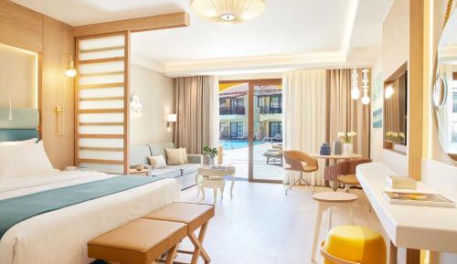 Junior Suite with Pool View