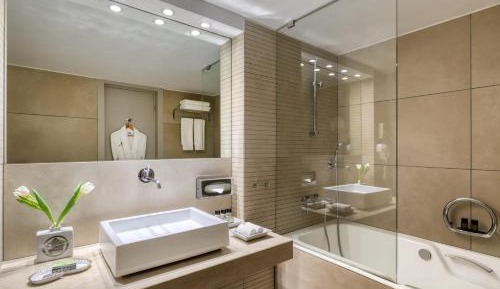 Divine Family Acropolis View Suite