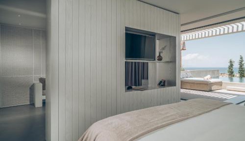 Honeymoon Suite