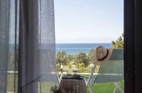 Nea Iraklia Hotel | HERACLEA SUITES
