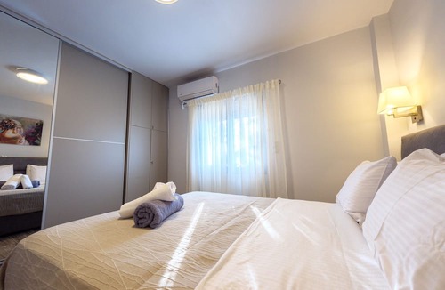 Voia Villa | OLD OLIVE TREE COTTAGE