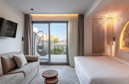 Polichrono House | Amalthia Luxury Suites