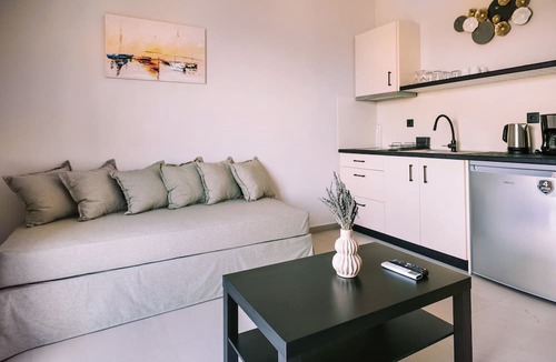 Katsarou House | Cape Blue Suites