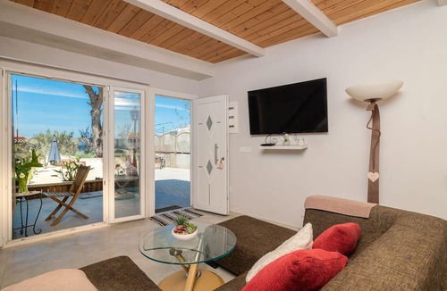 Neromilos House | Sweet Cottage Retreat