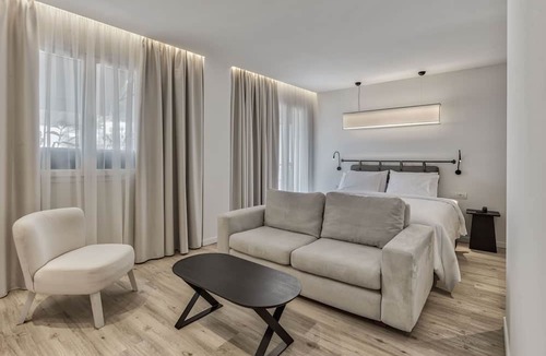 Zakynthos Town Hotel | Bitzaro Boutique Hotel