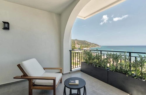 Zakynthos Town Hotel | Bitzaro Boutique Hotel