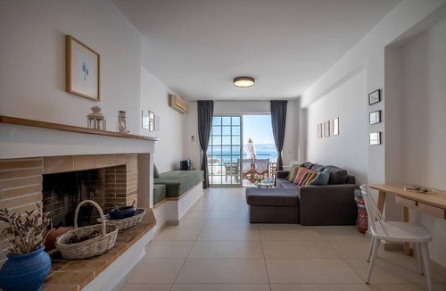 Kiveri Apartment | Luxury waterfront one bedroom apartment, sea view